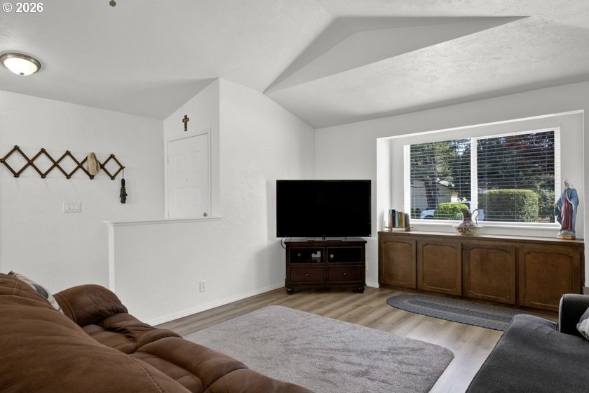 GREAT LOCATION! Spacious corner lot with an upgraded ranch-style - photo 12