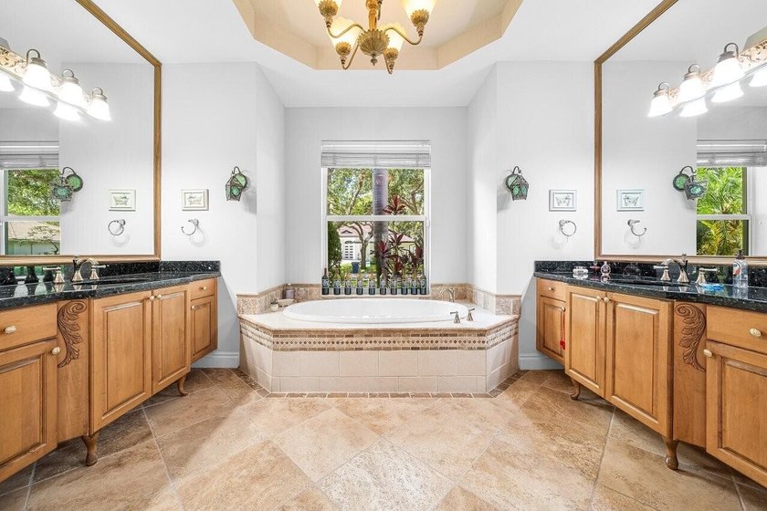 Quality Permeates this Gorgeous Estate, versatile 3-way split - photo 13