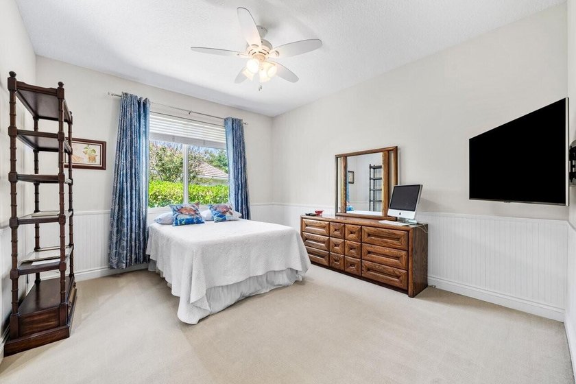 Quality Permeates this Gorgeous Estate, versatile 3-way split - photo 15