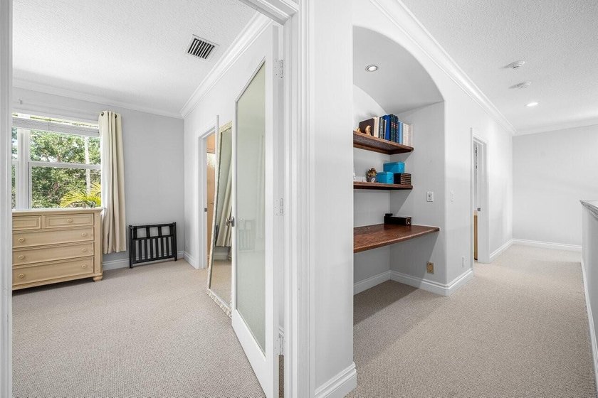 Quality Permeates this Gorgeous Estate, versatile 3-way split - photo 17