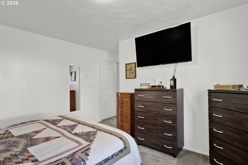 GREAT LOCATION! Spacious corner lot with an upgraded ranch-style - photo 21