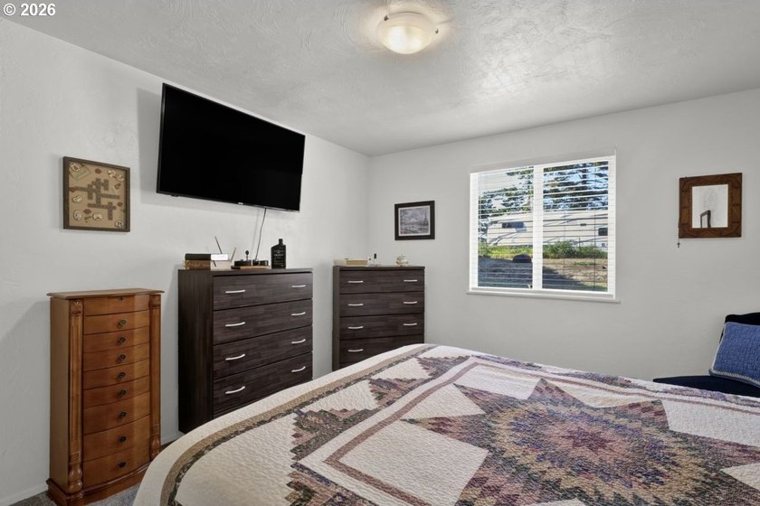 GREAT LOCATION! Spacious corner lot with an upgraded ranch-style - photo 22