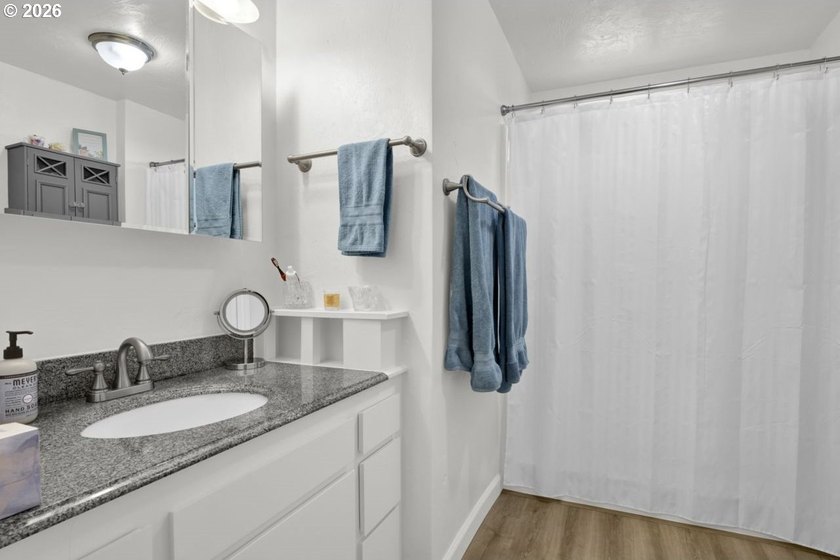GREAT LOCATION! Spacious corner lot with an upgraded ranch-style - photo 23