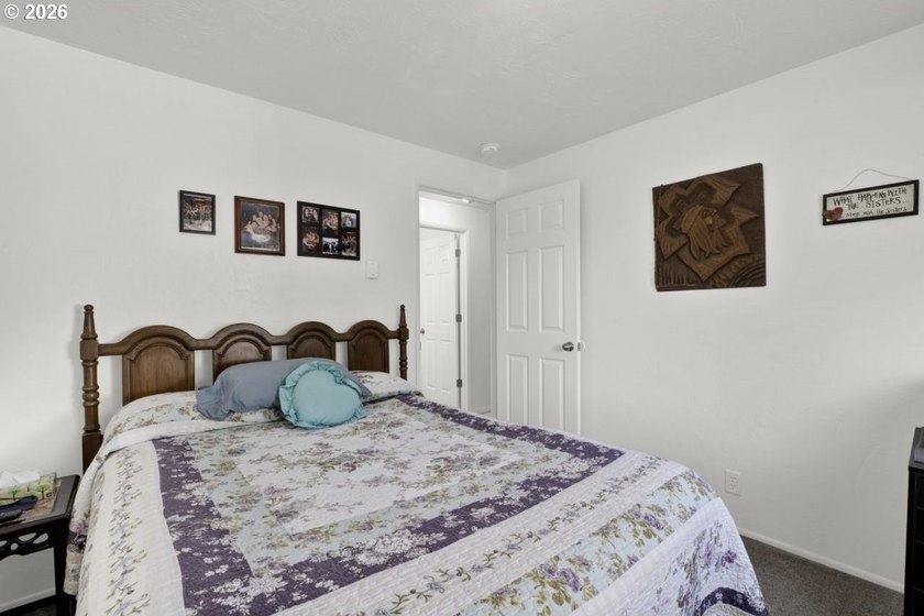 GREAT LOCATION! Spacious corner lot with an upgraded ranch-style - photo 28