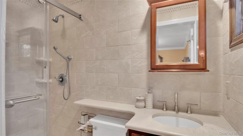 Located in Merrick, this spacious 4 Bedroom, 2.5 Bathroom - photo 29