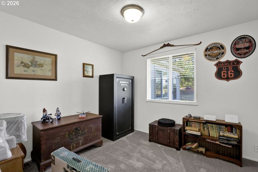 GREAT LOCATION! Spacious corner lot with an upgraded ranch-style - photo 29