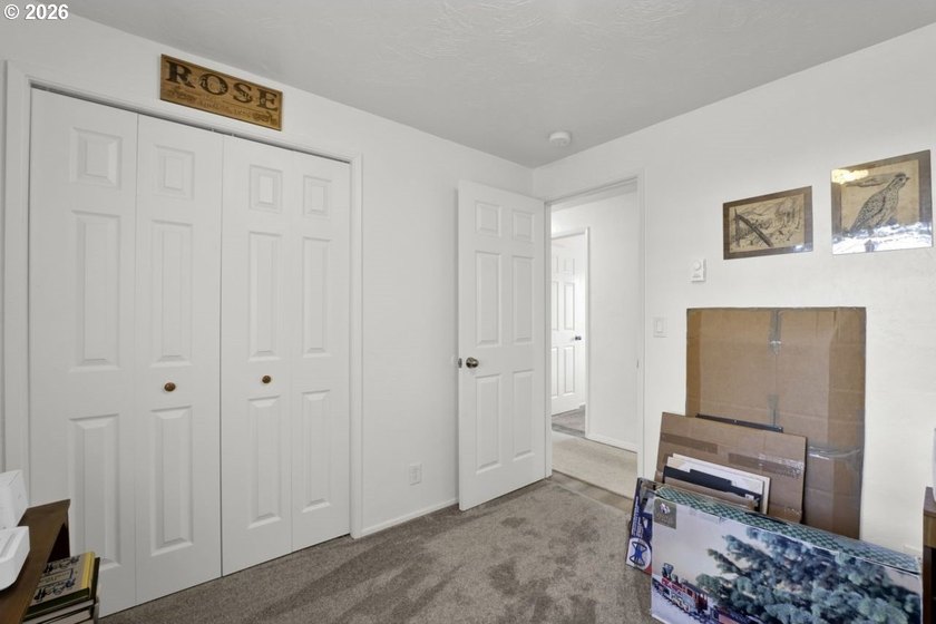 GREAT LOCATION! Spacious corner lot with an upgraded ranch-style - photo 30