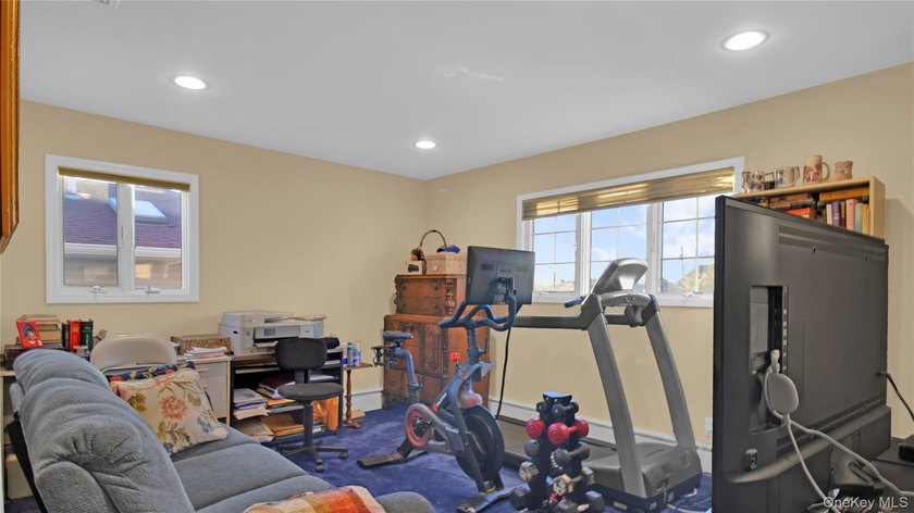 Located in Merrick, this spacious 4 Bedroom, 2.5 Bathroom - photo 31