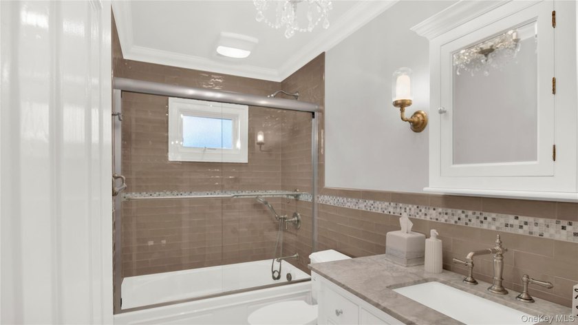Located in Merrick, this spacious 4 Bedroom, 2.5 Bathroom - photo 34