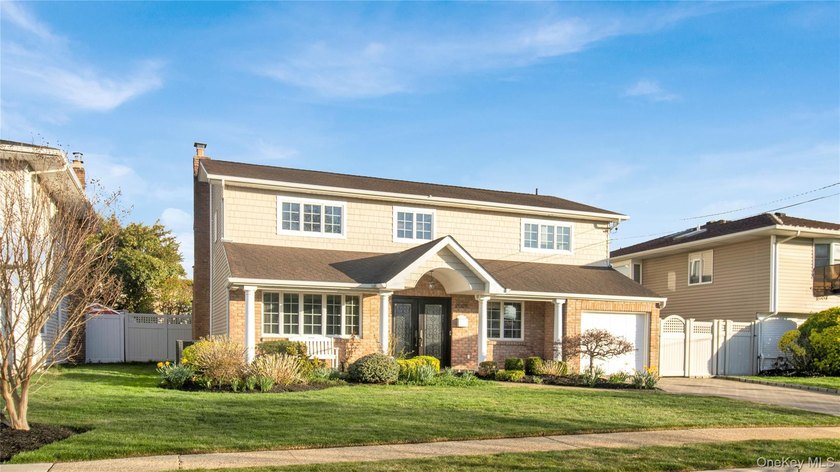 Located in Merrick, this spacious 4 Bedroom, 2.5 Bathroom - photo 35