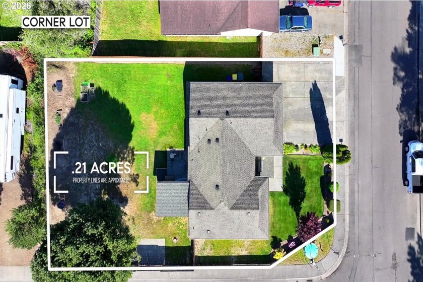 GREAT LOCATION! Spacious corner lot with an upgraded ranch-style - photo 39