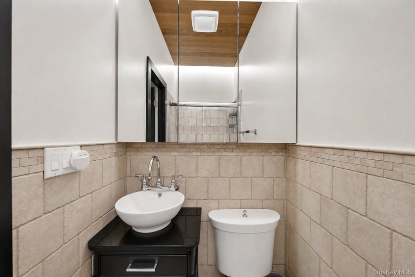 Custom-built and thoughtfully designed, this exceptional home - photo 23
