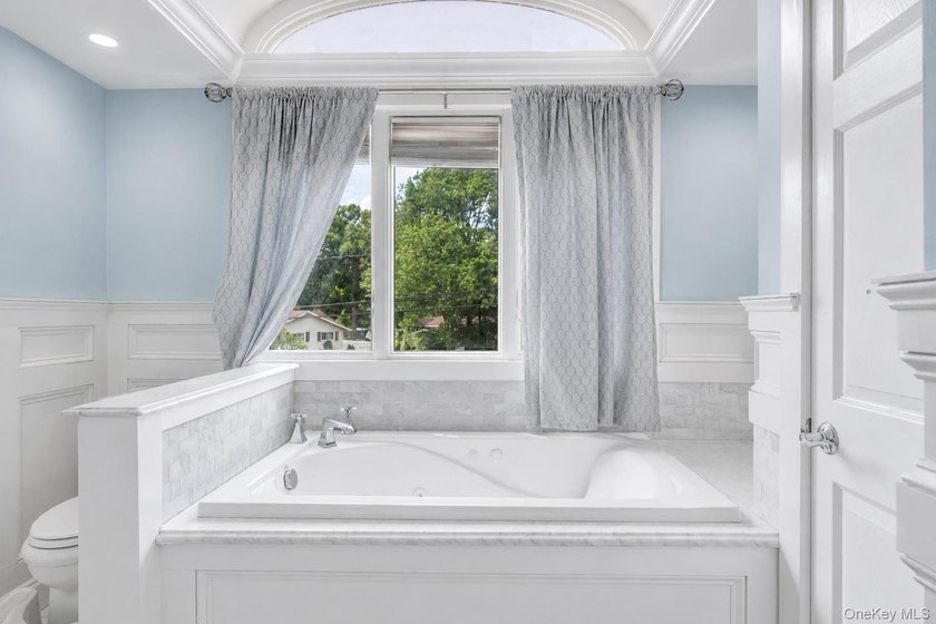 Custom-built and thoughtfully designed, this exceptional home - photo 29