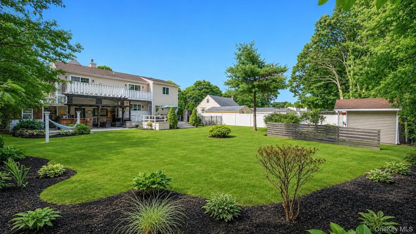 Custom-built and thoughtfully designed, this exceptional home - photo 45