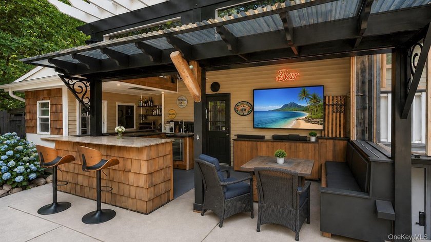 Custom-built and thoughtfully designed, this exceptional home - photo 46