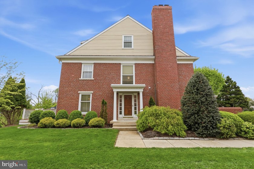 This is the one! Welcome to this beautiful end unit townhome - photo 3