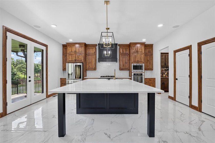 Luxury Waterfront Living in Cascata Falls Perfectly positioned - photo 11