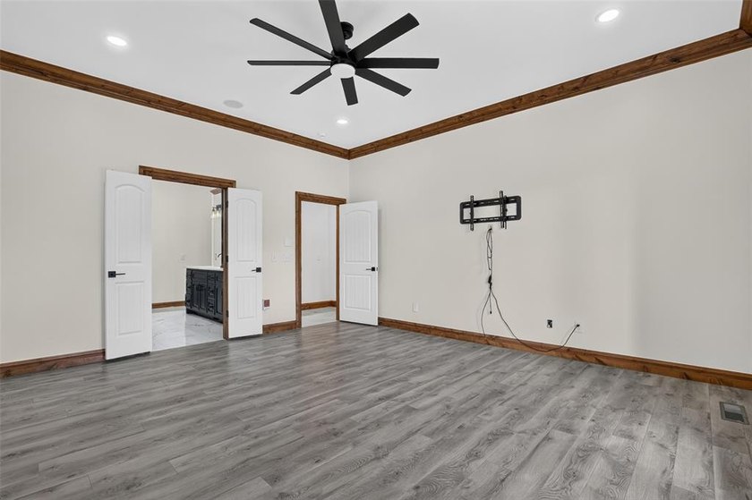 Luxury Waterfront Living in Cascata Falls Perfectly positioned - photo 21