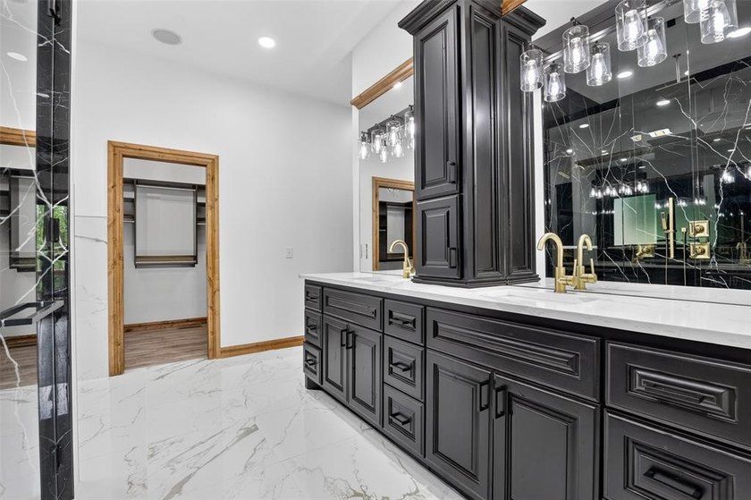 Luxury Waterfront Living in Cascata Falls Perfectly positioned - photo 23
