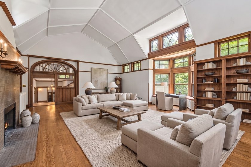 Prime Southeast Evanston:  A Masterpiece of History and Refined - photo 14