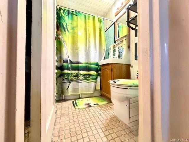 This corner-end unit features two bedrooms, Sunny &amp; Bright with - photo 8