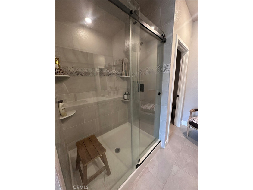 Beautiful newer construction, just 2 years old, featuring all - photo 14