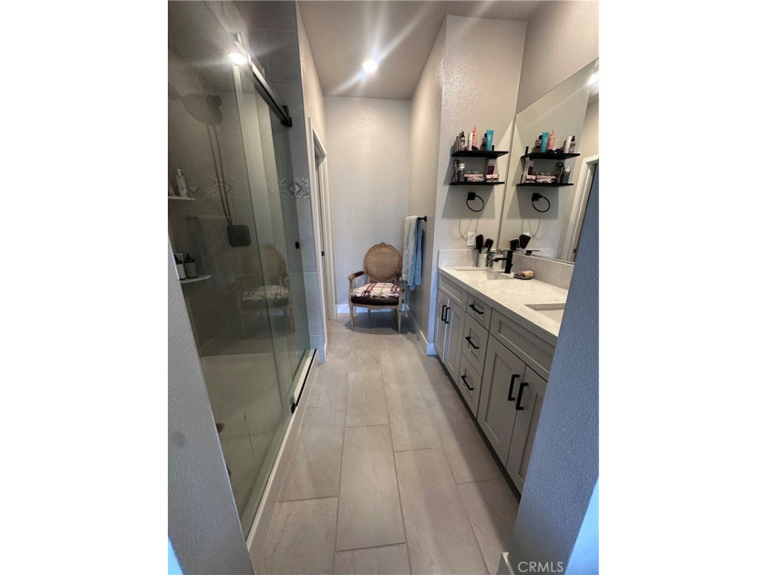 Beautiful newer construction, just 2 years old, featuring all - photo 15
