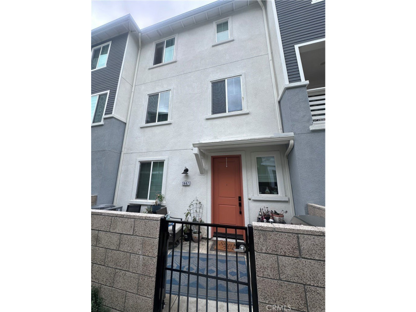 Beautiful newer construction, just 2 years old, featuring all - photo 23