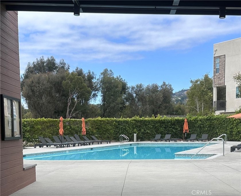 Beautiful newer construction, just 2 years old, featuring all - photo 27