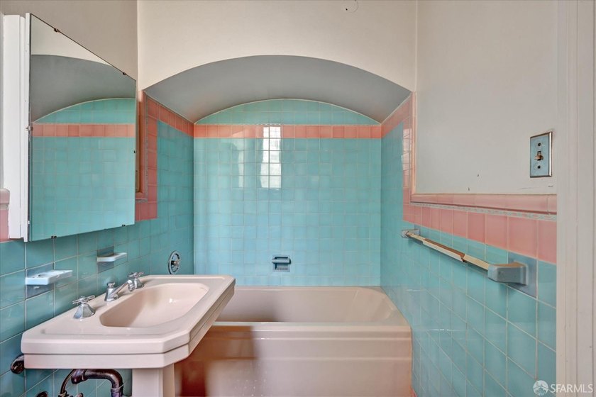 A great opportunity to restore a rare piece of San Francisco - photo 42