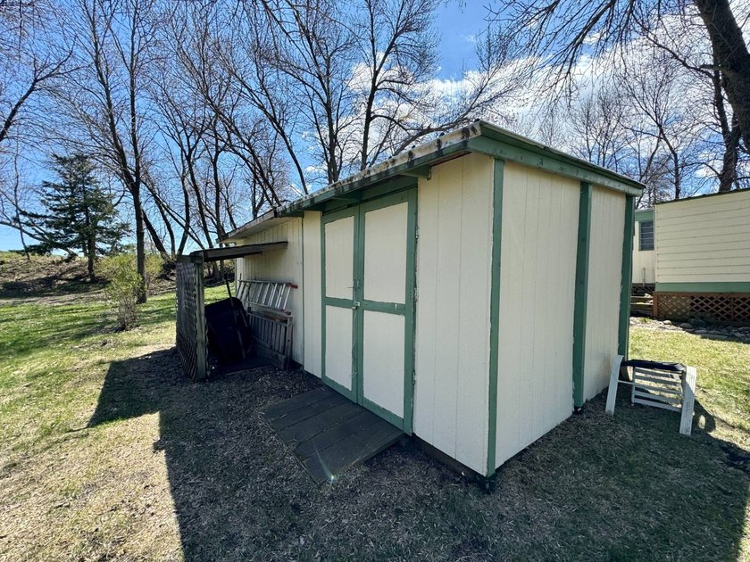 A charming hideaway on Roykota Bay - Lake City, SD! Located just - photo 8