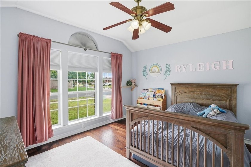 Welcome Home!!! Prepare to fall in love with this beautifully - photo 11