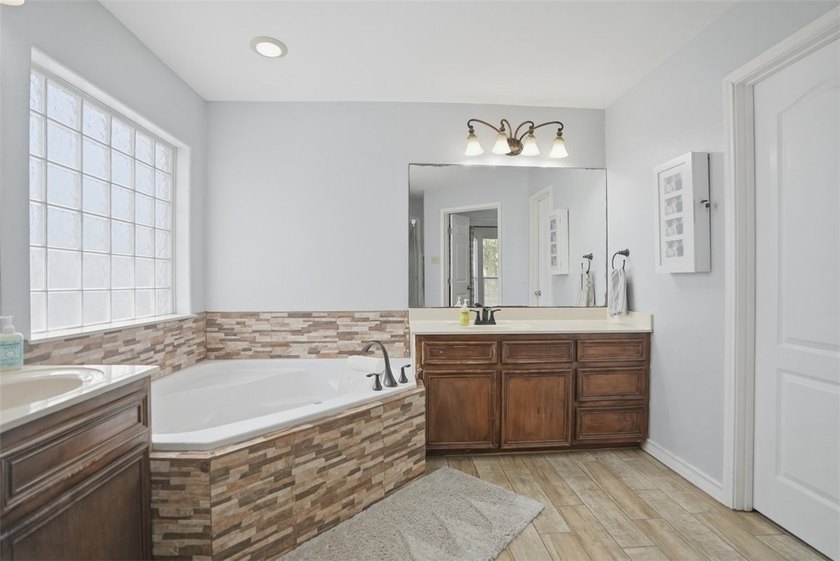 Welcome Home!!! Prepare to fall in love with this beautifully - photo 18