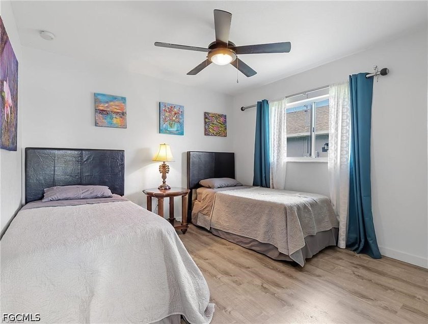 Beautiful Gulf-access, turnkey home offers 3 bedrooms, a den, 2 - photo 22