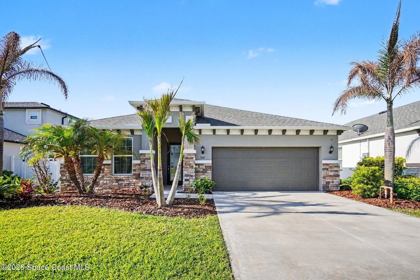Better than new and move-in ready! This beautifully maintained - photo 2
