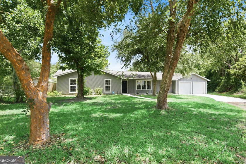 Welcome to 203 Tiffany Circle in beautiful St. Marys, Georgia! - photo 2