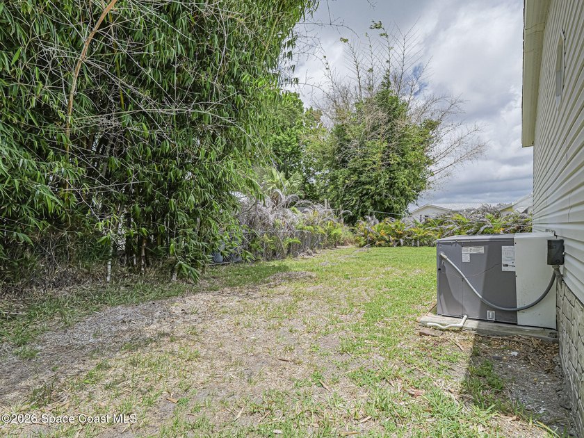 Affordable Florida living! This well-maintained 2006 model - photo 3