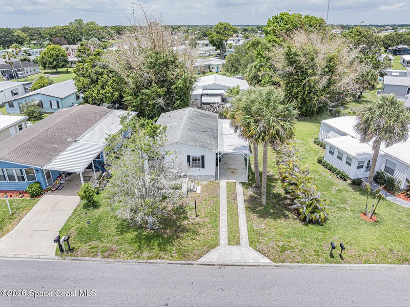 Affordable Florida living! This well-maintained 2006 model - photo 7