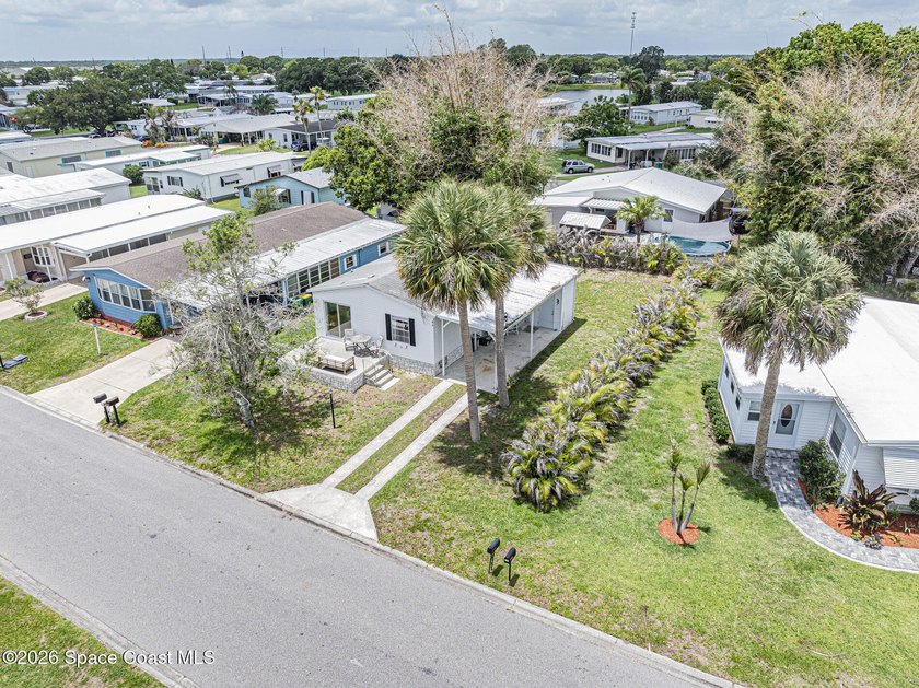 Affordable Florida living! This well-maintained 2006 model - photo 8