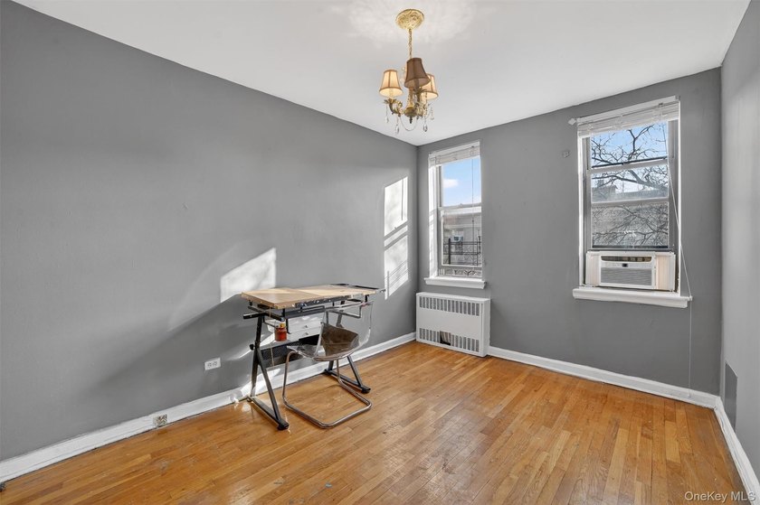 Bright and inviting 2-bedroom, 1-bathroom co-op apartment in the - photo 14