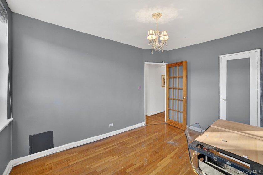 Bright and inviting 2-bedroom, 1-bathroom co-op apartment in the - photo 16