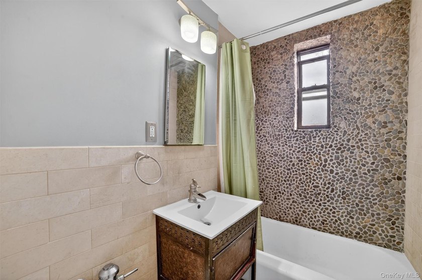 Bright and inviting 2-bedroom, 1-bathroom co-op apartment in the - photo 20
