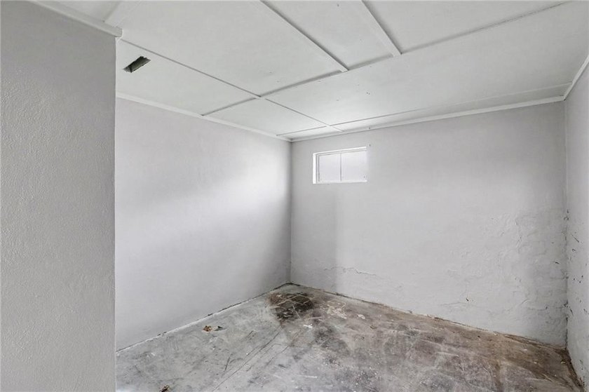 Completely renovated and move-in ready, this charming raised - photo 22