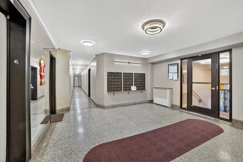 Bright and inviting 2-bedroom, 1-bathroom co-op apartment in the - photo 22