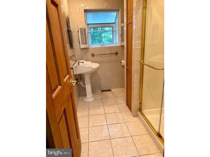 Price Reduction! Located on the lake. Here is your opportunity - photo 29