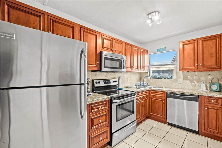 Welcome to your fully furnished coastal penthouse retreat at the - photo 3