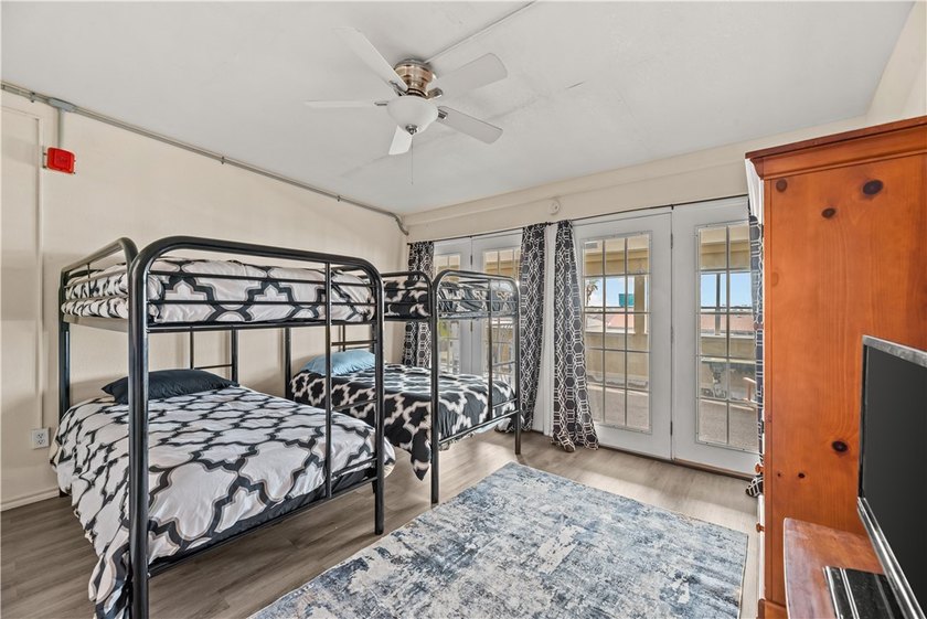 Welcome to your fully furnished coastal penthouse retreat at the - photo 10