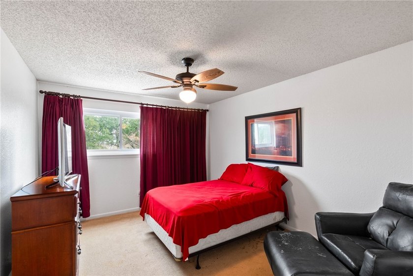 Welcome home to this beautifully updated end-unit townhome - photo 4
