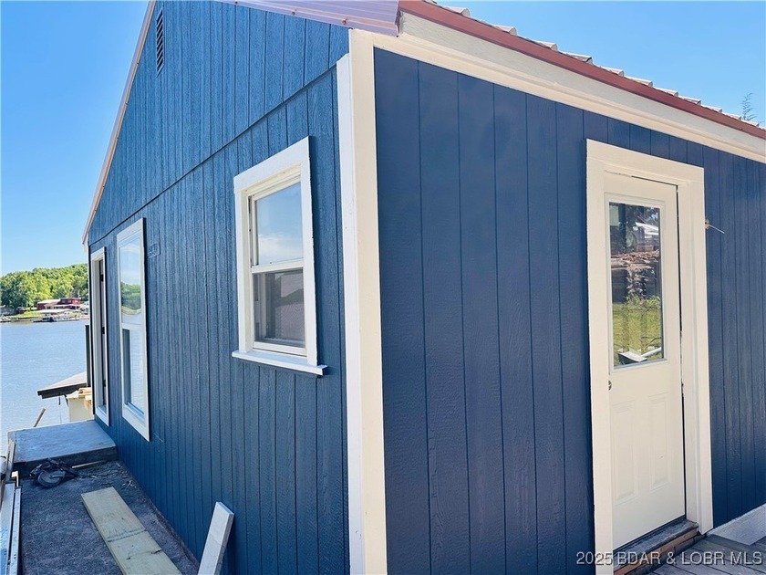 Experience the Ultimate Turnkey Lake Life! Escape to the 66MM - photo 7