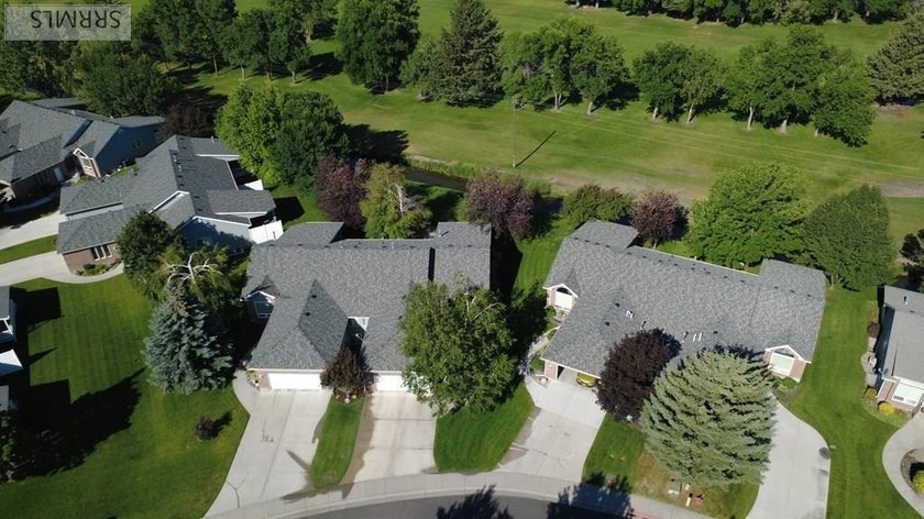 Welcome home to this spacious and beautifully maintained - photo 39